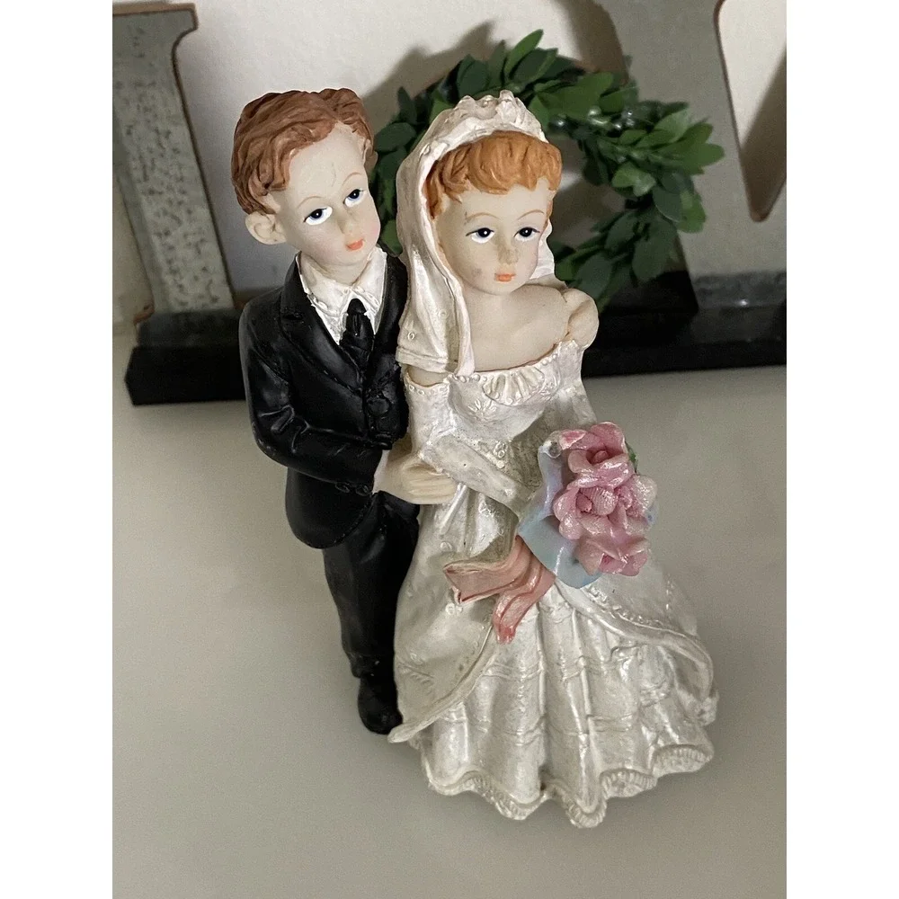 Vintage Shabby Chic Wedding Bride and Groom Resin Wedding Cake Topper‎ 5.5